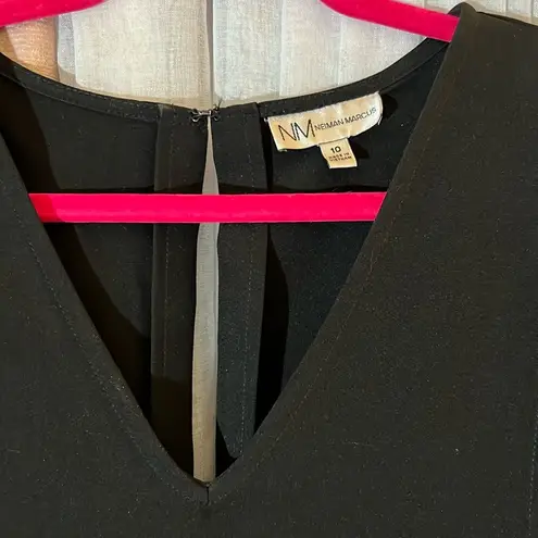 Neiman Marcus Size 10 Black Sleeveless Jumper