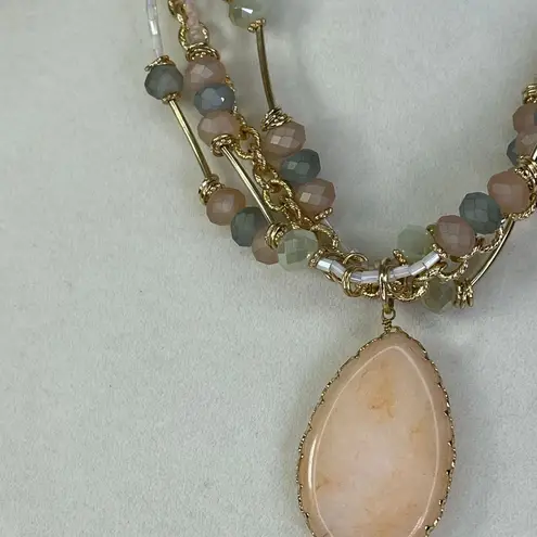 Multi layered faceted pastel stones with a teardrop peach decor boutique Gold