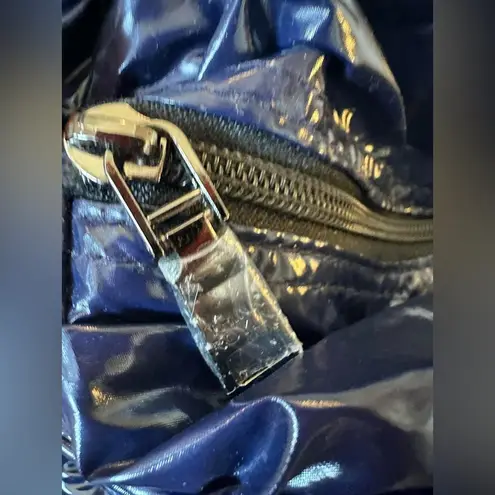 Think Royln Junior Jetset Wingman Tote – Glossy Navy Puffer Blue