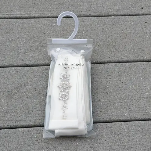 Alfred Angelo NWT Ivory Sash with Jewels Size 3X 896118 SASH-5010