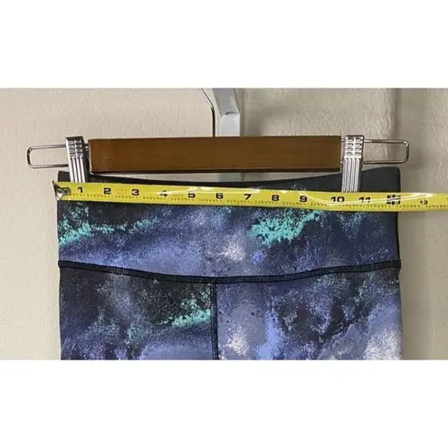 Lululemon Womens Yoga Pants Purple Black Marble Capri Stretchy Athleisure Sz 4