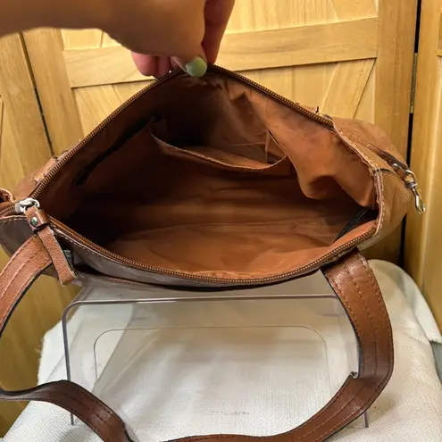 Giani Bernini Brown Leather Shoulder Bag with Timeless Design - Image 8