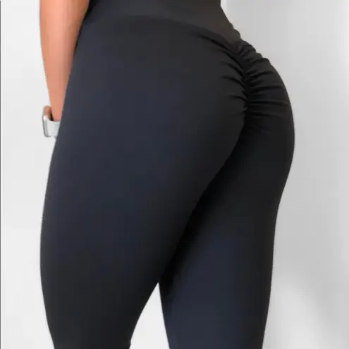 DTina’s Boutique Solid Black (Supplex) with Scrunch Booty Legging. Size Small