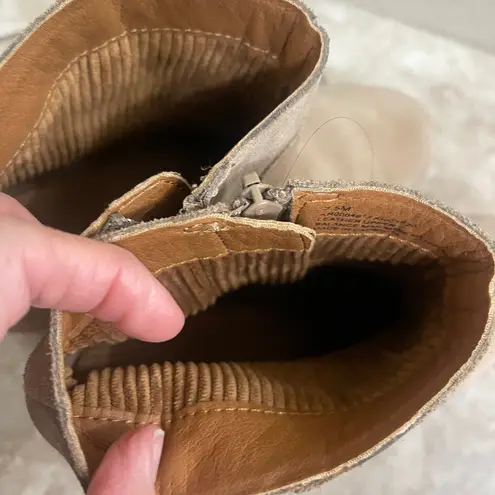 KORKS Women's Esmerelda Lug Sole Booties Color Taupe Size 7.5 side zip Tan