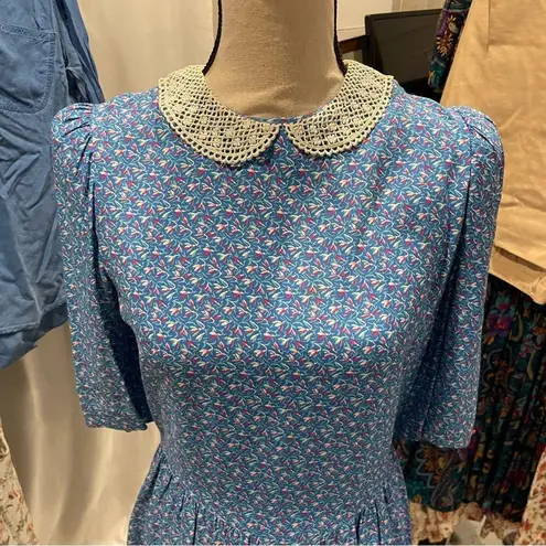 Vintage blue floral retro 60’s