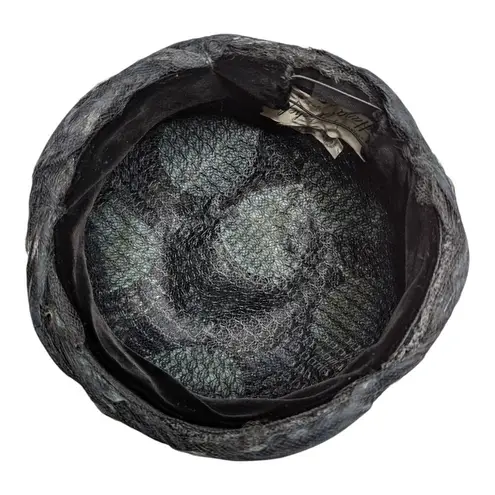 Vtg 1950s Haya Rochel Black Feather Covered Mesh Netting Pillbox Cloche Hat