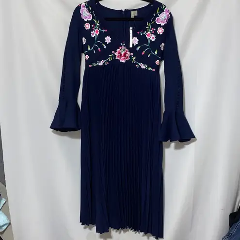 NWT ASOS MATERNITY DRESS WO SIZE 6. NAVY PLEATED DRESS EMBROIDERED FLORAL DESIGN Blue