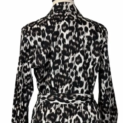 Dana Buchman Trench Coat Jacket Belted
Black Tan Animal Print Women’s Size XL