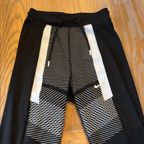 Nike  Athleisure/Workout Set - Image 7