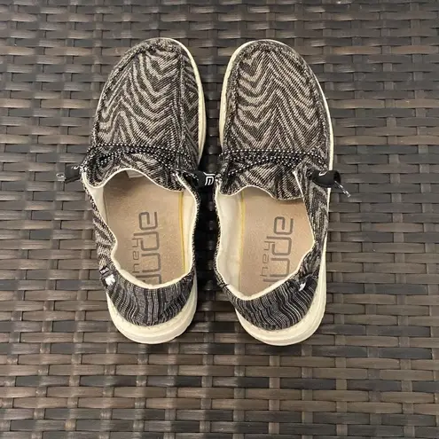 Hey Dude shoes Wendy woven zebra black stripe women’s size 6 