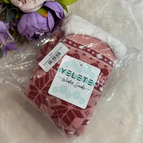 Yelete NWT Pink and Red Slipper Socks