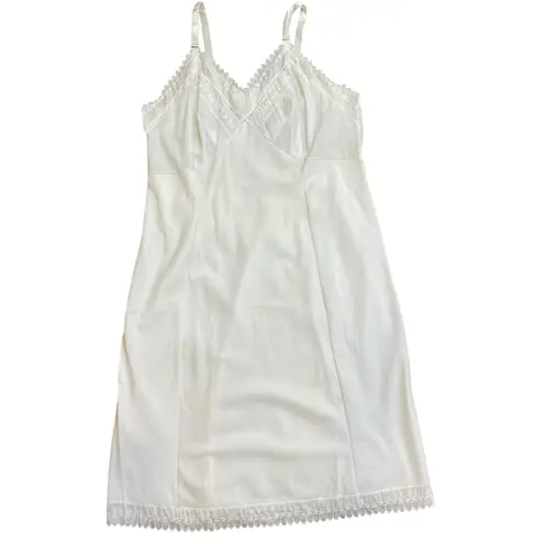 Vintage Wonder Maid White Lace Trim Full Slip Dress Size 40 Polyester 2328A