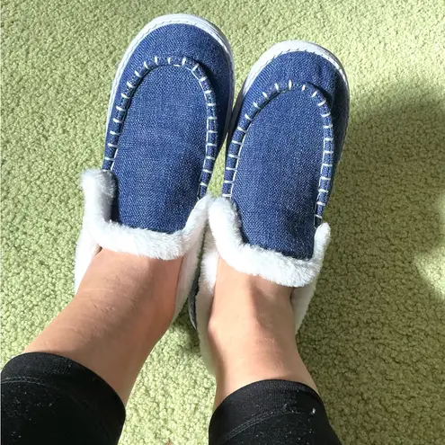 Cute warm comfy indoor outdoor slippers 🎈🎈 Blue Size 9.5