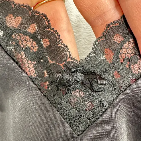 Maidenform Vintage Black Lace Trimmed Satin Slip Camisole Top Adjustable Straps Delicate