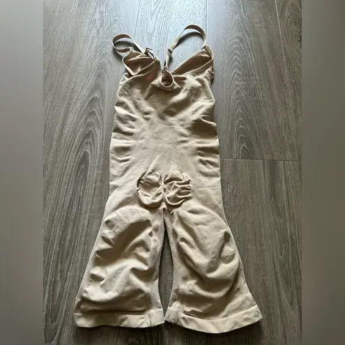 SKIMS Seamless Sculpting Mid Thigh Bodysuit