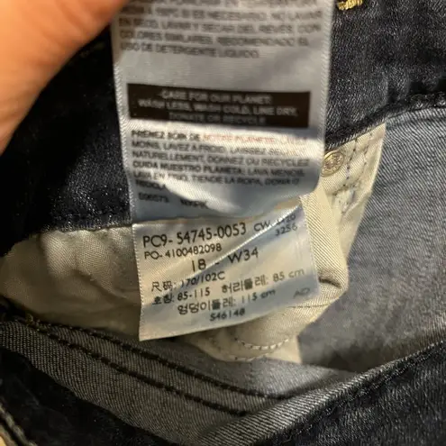 Levi signature high rise Jean shorts size 34/18 Blue