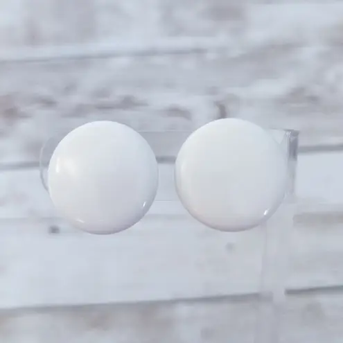 Vintage Clip On Earrings Retro Earrings White