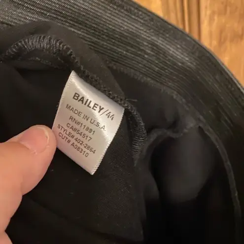 Bailey 44 Eyelet Hem Laser Cutout Floral Pernnial Crop Pants Black Small.