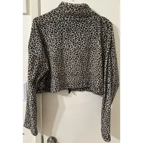 Urban Outfitters  Leopard Print Cropped 1/2 Zip Fleece Pullover size M