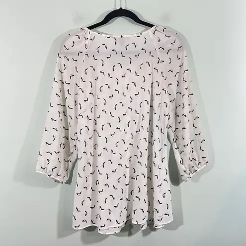 Roz & Ali Women White Stilettos Heels Graphics Quarter Sleeve Blouse Size M