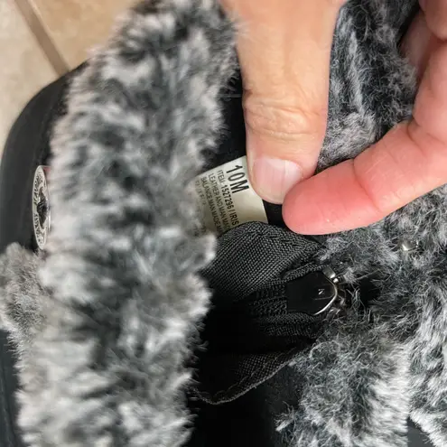 Khombu Womens Black Suede Ankle Boots Faux Fur Trim Button Accent Size 10