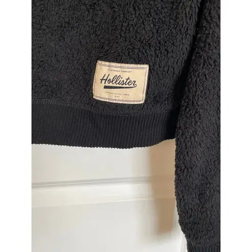 Hollister  Women's Cropped Sherpa Fuzzy Long Sleeve Black Pullover Large (T163)