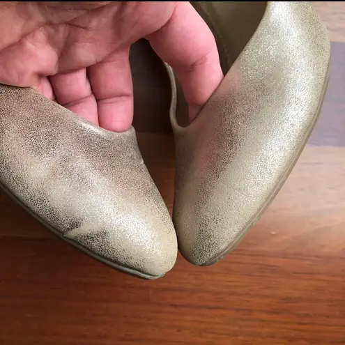 Fergalicious Gold Shimmer Pump