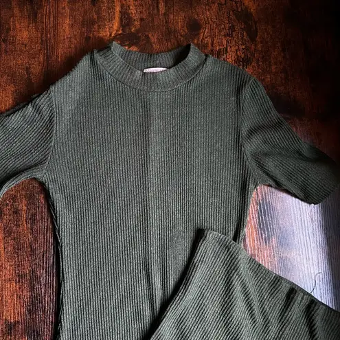 Heart & Hips Hunter Green Ribbed Short Sleeve Sweater Maxi Dress