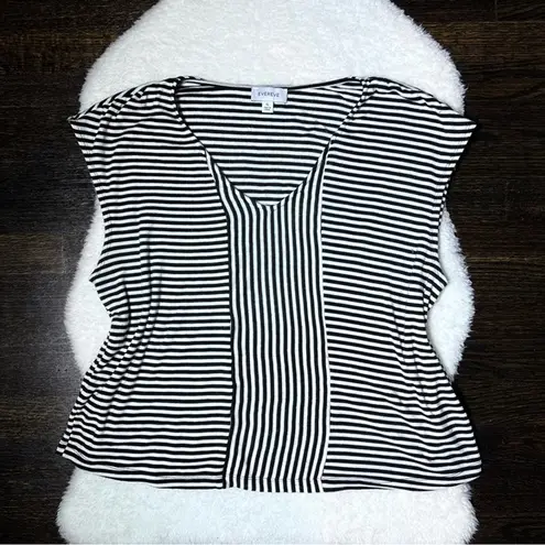 Evereve Black and White Striped Sleeveless Top