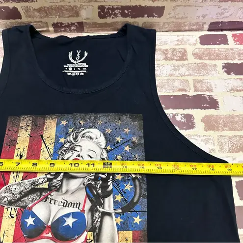 Marilyn Monroe Black and Red Graphic Crop Tank Top size M