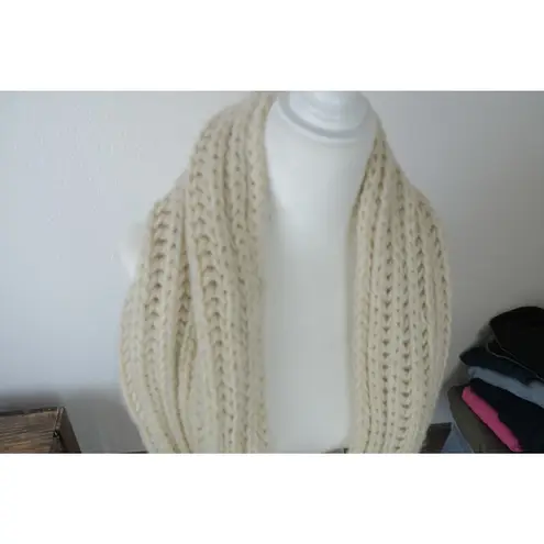 Womens Super Chunky Fisherman Knit Cream Circle Infinity Wrap Scarf White