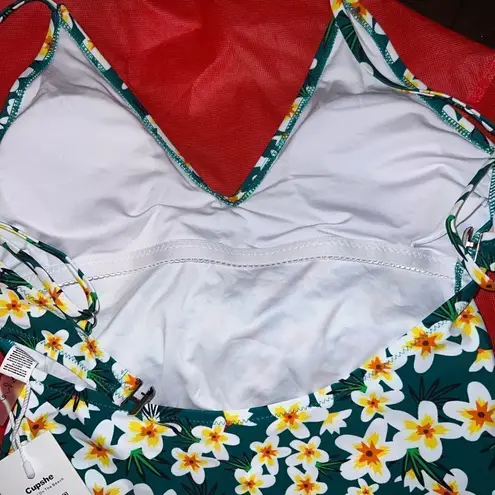 Cupshe  adorable one piece swimsuit! It’s new and cute as can be! thumbnail 11