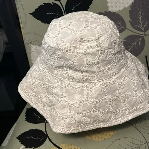 ASOS  DESIGN Broderie Fisherman Bucket Hat White S/M Heart Embroidery Summer