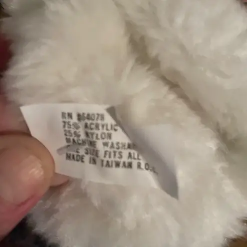 Women White Knitted Gloves With Pink and Blue Isle Pattern