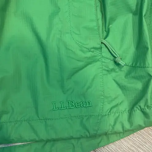 L.L.Bean  Kelly Green Trail Model rain jacket w Hood size medium