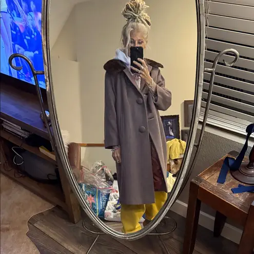 Vintage Brown Women's long Coat with Fur Collar Size undefined