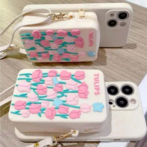 NWT iPhone 15 Plus Cream 3D Tulip Zip Pocket Crossbody Phone Case Purse