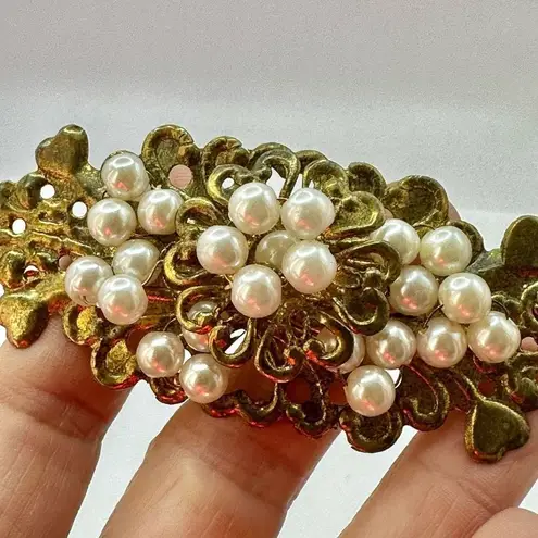 Faux pearl gold tone hair clip