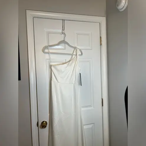 Elliatt Biarritz Gown in Ivory