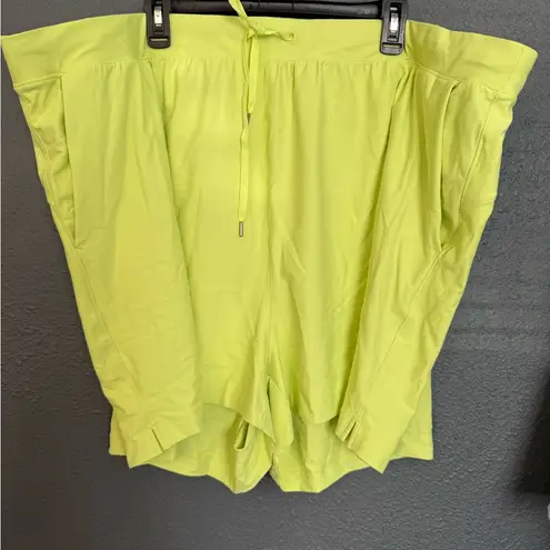 Old Navy NWOT  Black and Neon Yellow Active Shorts Size 4XL