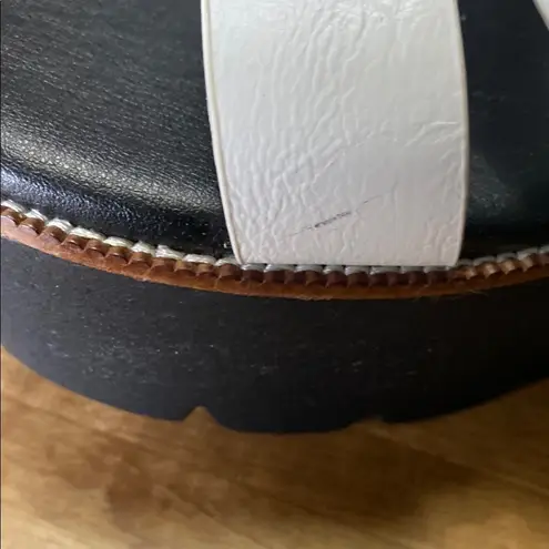 Dirty Laundry Trendy White/Black Platform Sandals sz 8.5