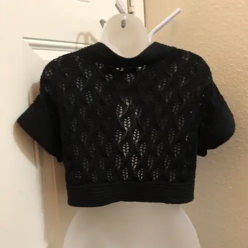 Y2K Whimsygoth black crotchet knit bolero shrung crop jacket cardigan top blouse short sleeve one top button #acubi #dark academia #preppy #subversive #vampy Size S - Image 2