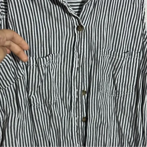 SO  Women Button Down Sleeveless Stripe Top Blouse Gray/White size Small.