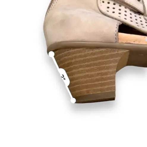 Earth Intrepid Nubuck Perforated Peep Toe Taupe Heel Booties Sz 8 Tan