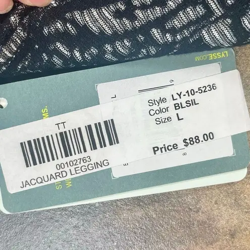 Lysse New! NWT Floral Paisley Leggings Large