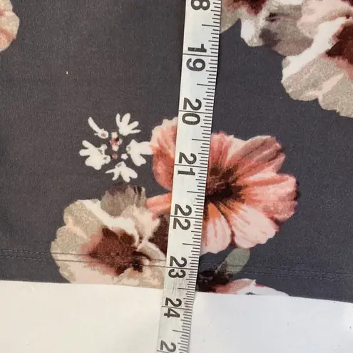 Rue 21  Long Sleeve Stretchy Floral Choker Neck Cut Out Shirt EUC Sz Lg Women’s