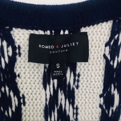 Romeo + Juliet Couture Romeo and Juliet SZ S Oversized Sweater