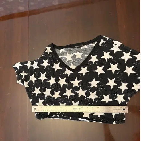 NEUE Women's Black & White Star Print V