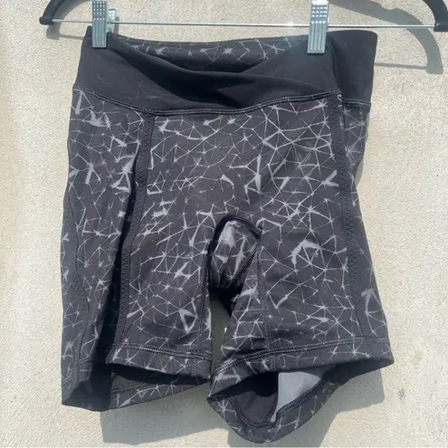 Lululemon  Pedal Pace Coal Black Print Bikers Short Star Crushed