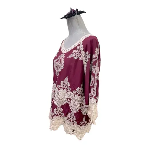 Leo & Nicole
Contrast Embroidered Lace Scoop Neck Scallop Edge 3/4 Sleeve Top PL